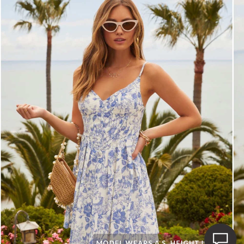 Vici Avalon Etoile Print Corset Mini Dress × 1
Blue Multi / L